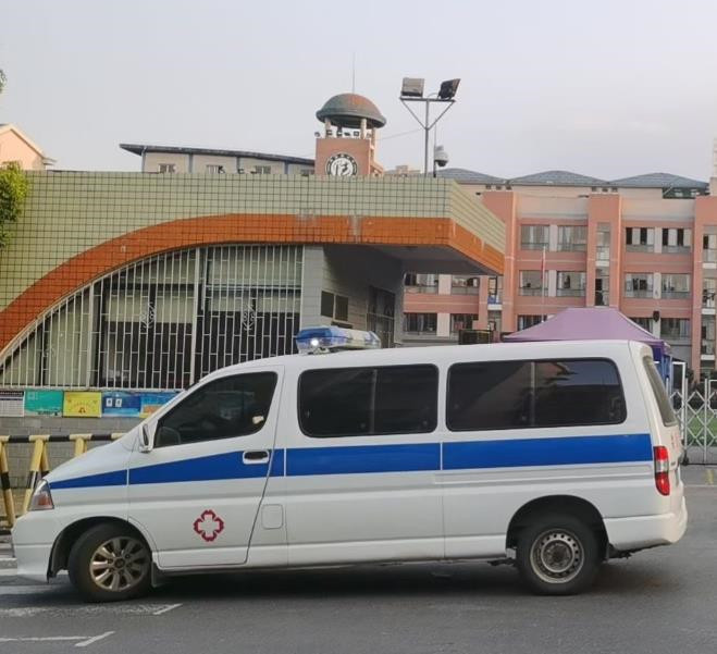 东区救护车出租护送骨折病人一公里多少钱